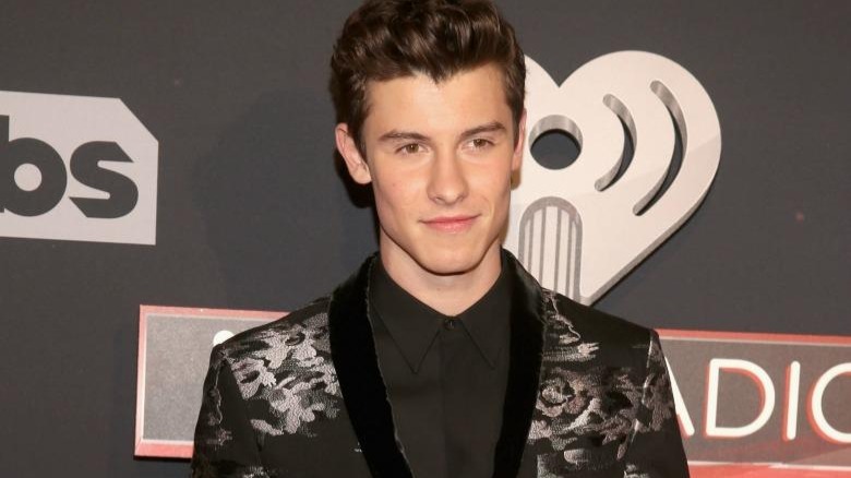 Shawn Peter Raul Mendes (/ËˆmÉ›ndÉ›z/; born August 8, 1998) is a Canadian singer, songwriter and model.[1] He gained a following in 2013, post...